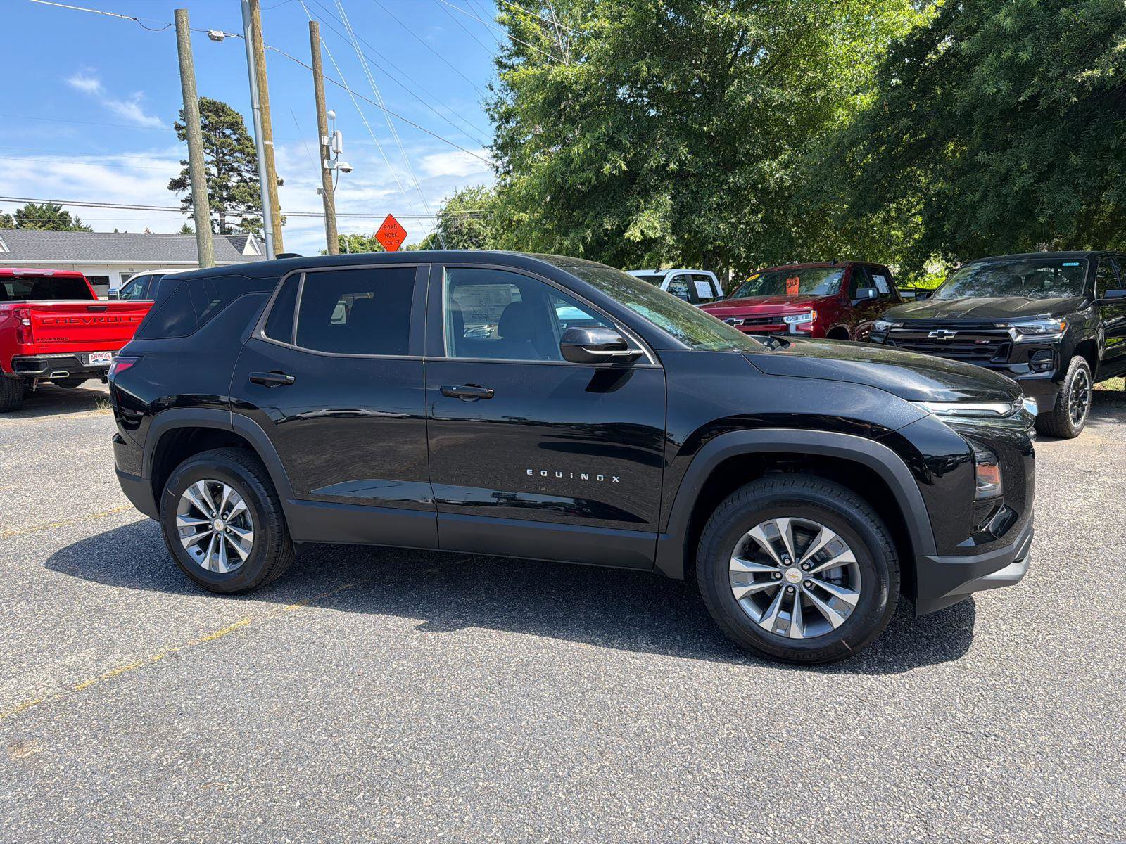 New 2026 Chevrolet Equinox LT w/ Convenience Package II AWD/4WD image 4
