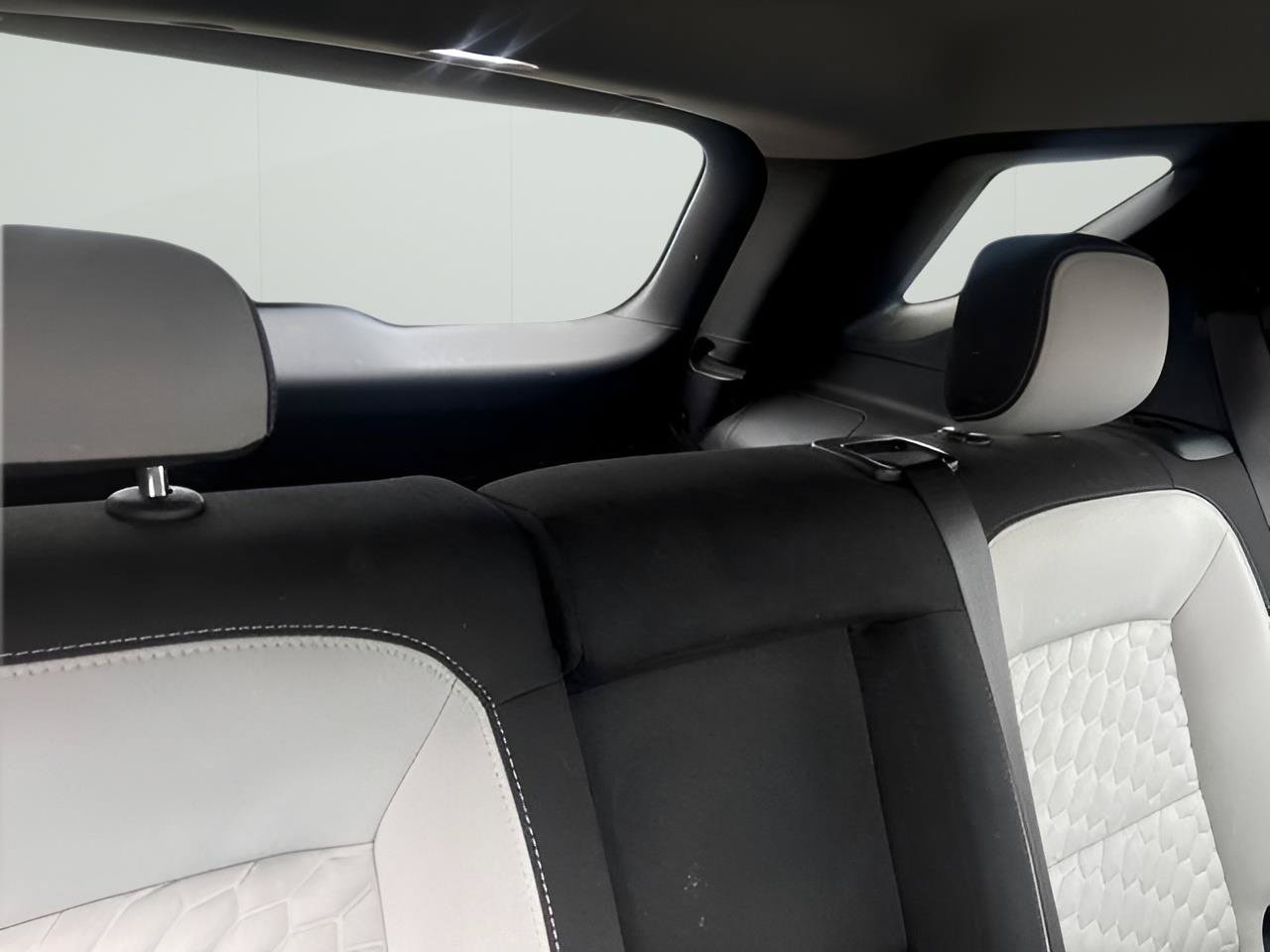 Used 2019 Chevrolet Equinox LT FWD image 20