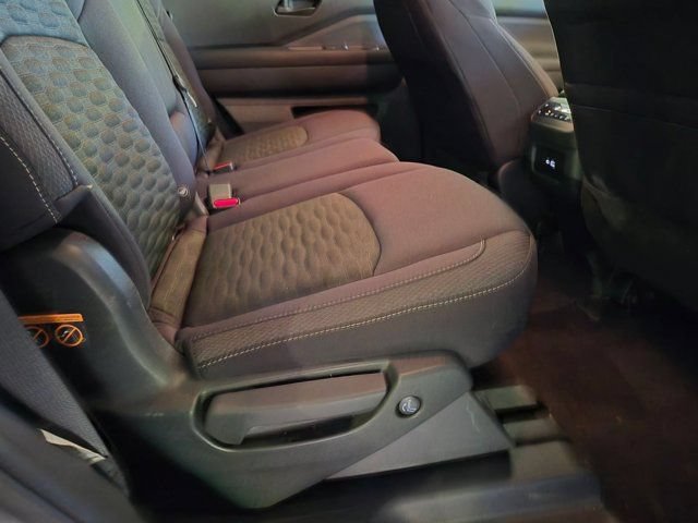 Used 2025 Nissan Pathfinder SV FWD image 19