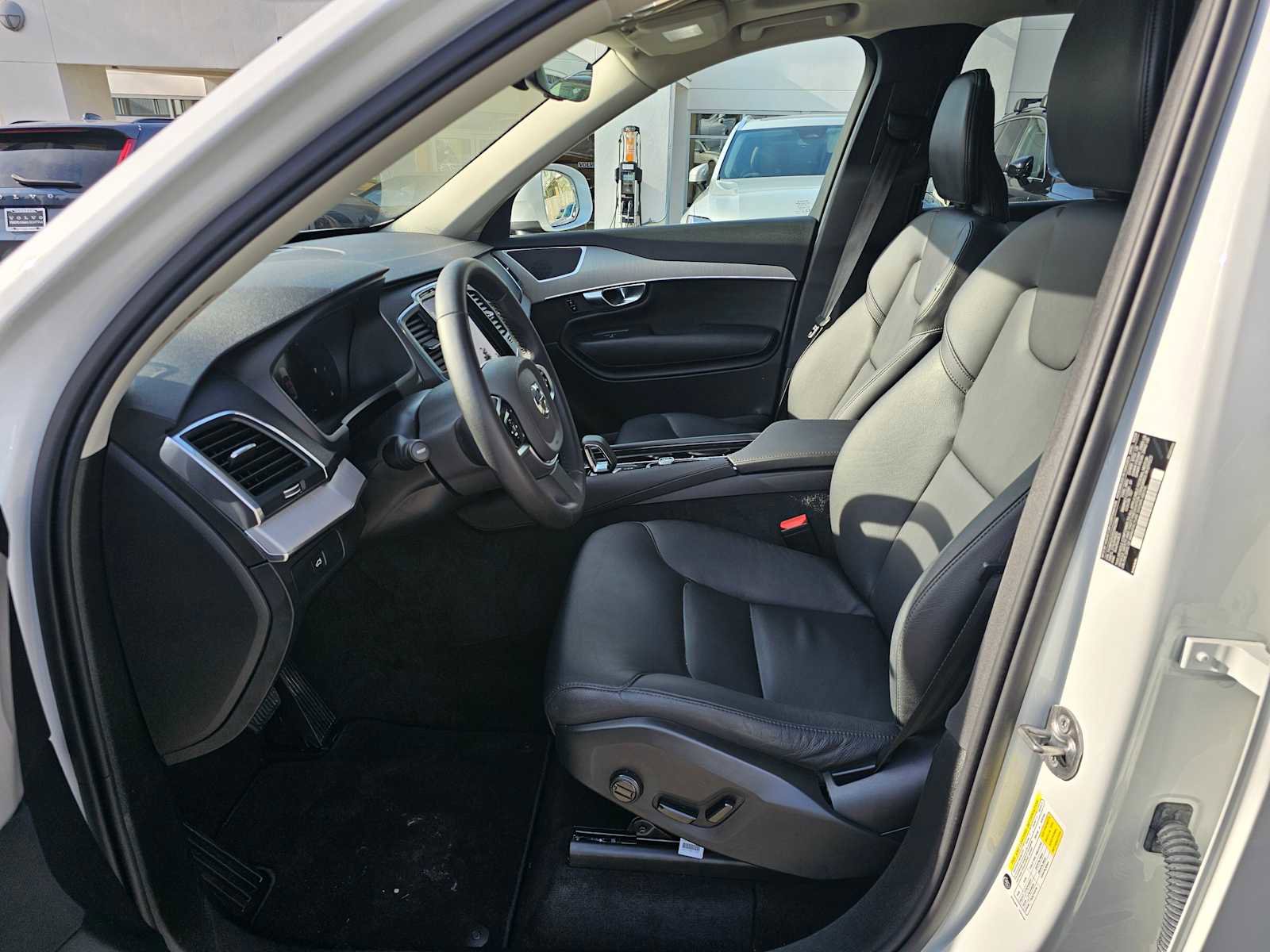 Certified 2025 Volvo XC90 B5 Core AWD/4WD image 21