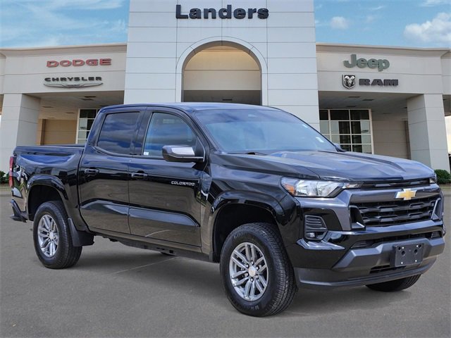 Used 2024 Chevrolet Colorado LT w/ LT Convenience Package image 3