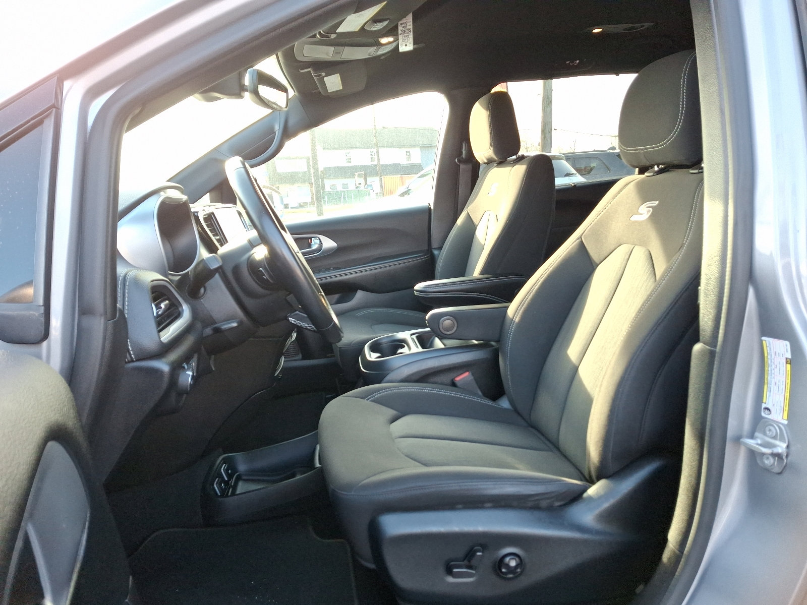 Used 2021 Chrysler Pacifica Touring w/ S Appearance Package image 14