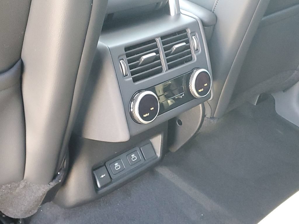 Used 2025 Land Rover Discovery Dynamic SE AWD/4WD image 32