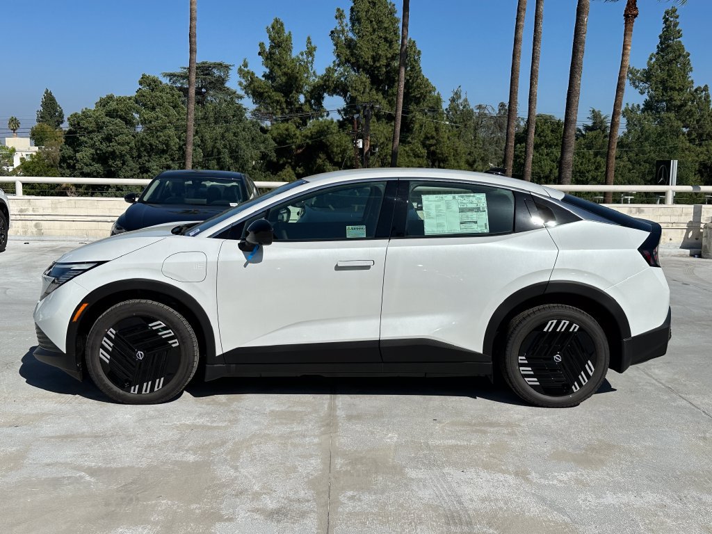 New 2026 Nissan Leaf FWD image 3