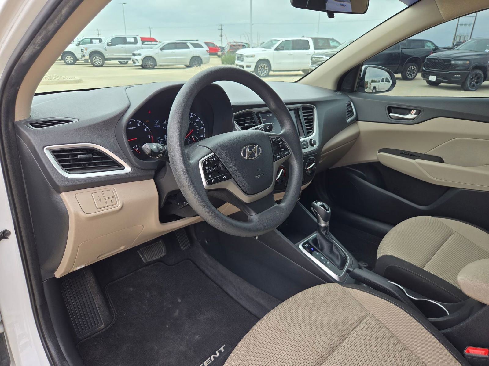 Used 2022 Hyundai Accent SEL FWD image 12