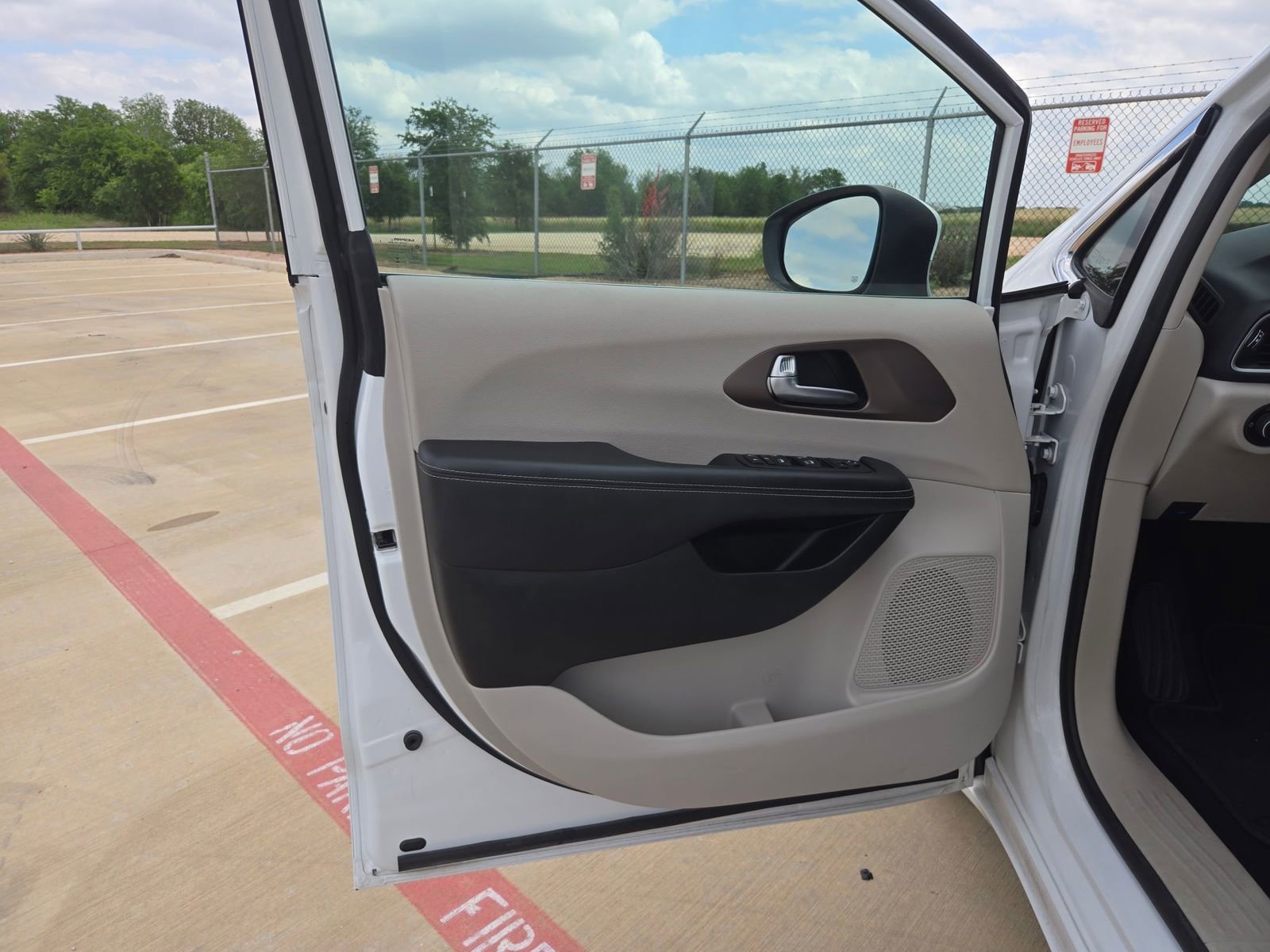 Certified 2023 Chrysler Voyager LX FWD image 12
