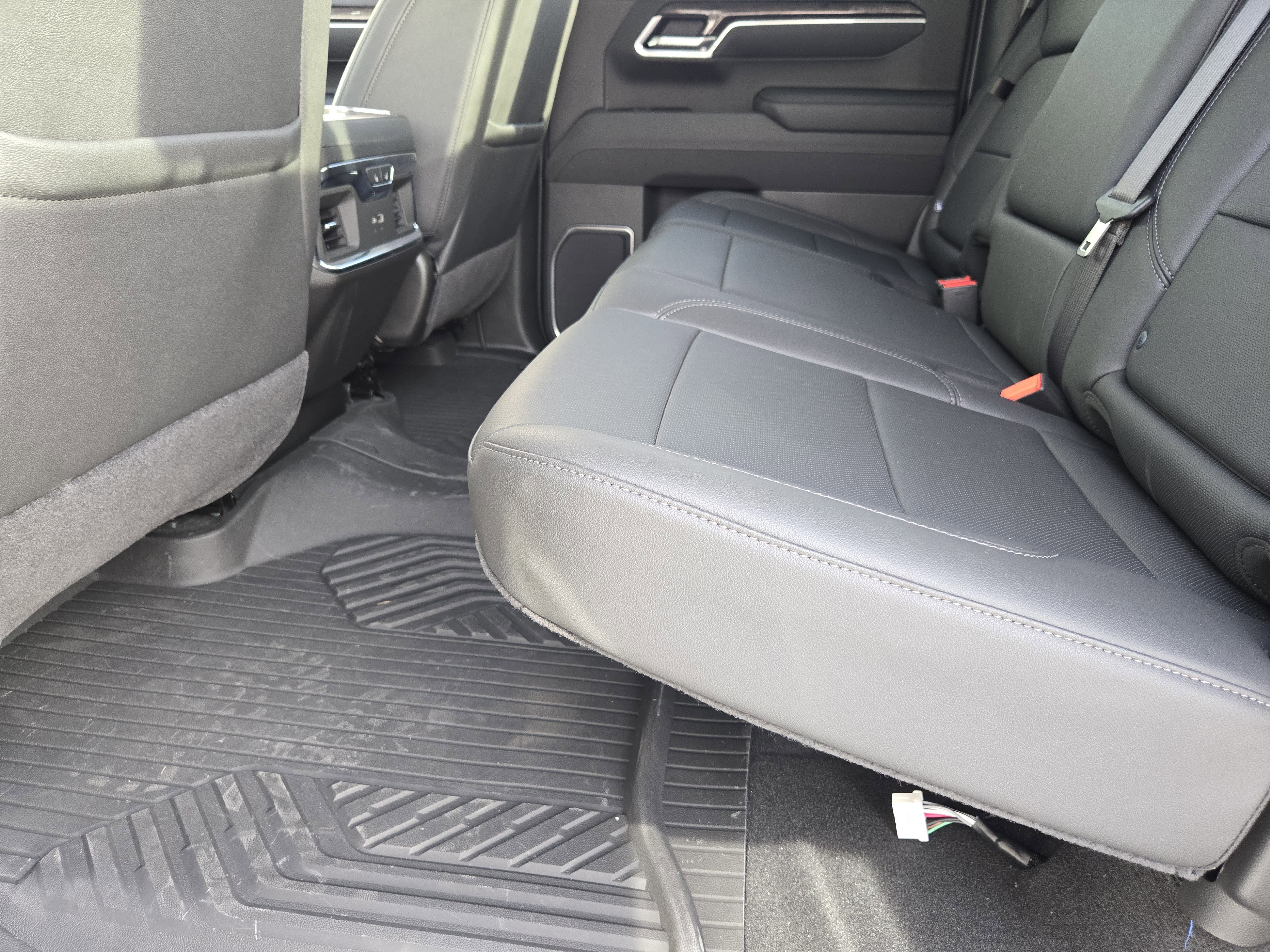 Used 2025 Chevrolet Silverado 1500 LTZ w/ LTZ Premium Package image 33