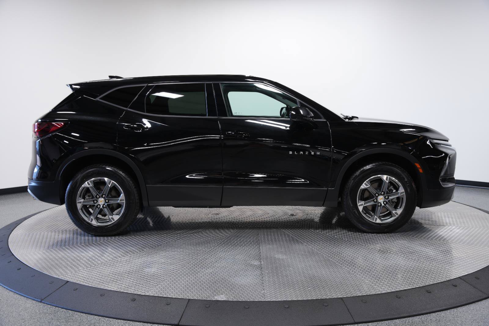 Used 2025 Chevrolet Blazer LT AWD/4WD image 8