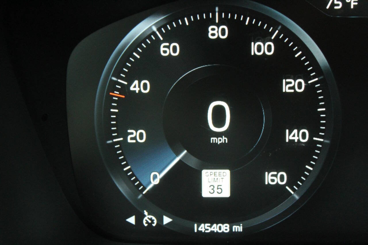 Used 2016 Volvo XC90 T6 Momentum image 29