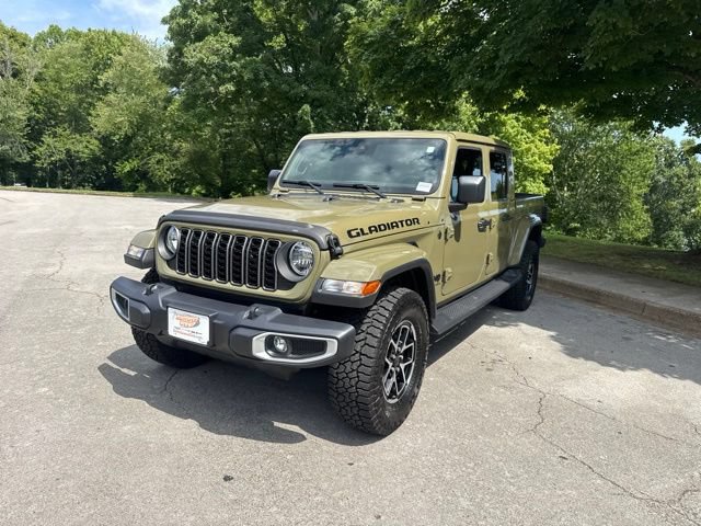 Used 2025 Jeep Gladiator Sport AWD/4WD image 3