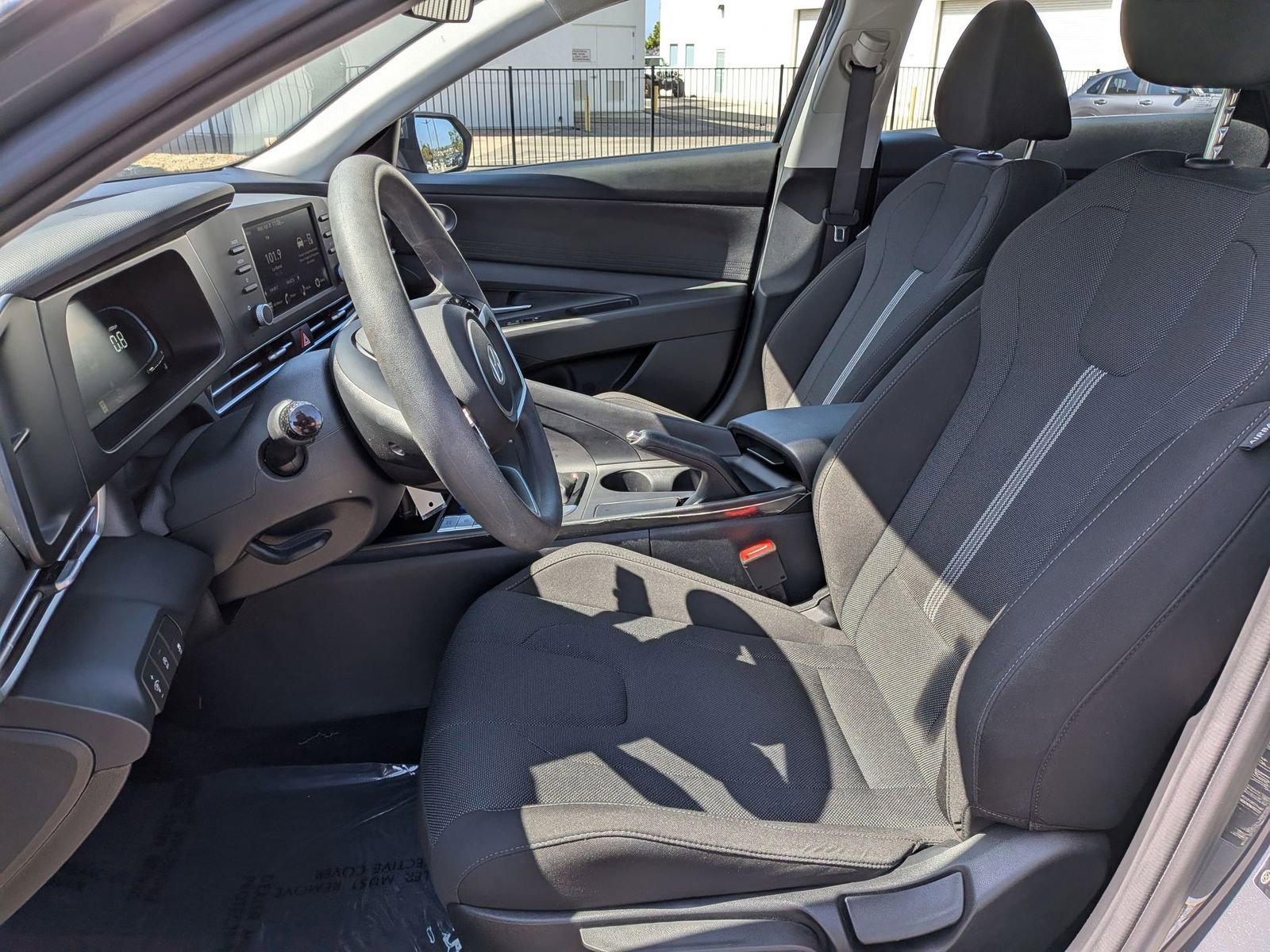 Used 2025 Hyundai Elantra SE image 12