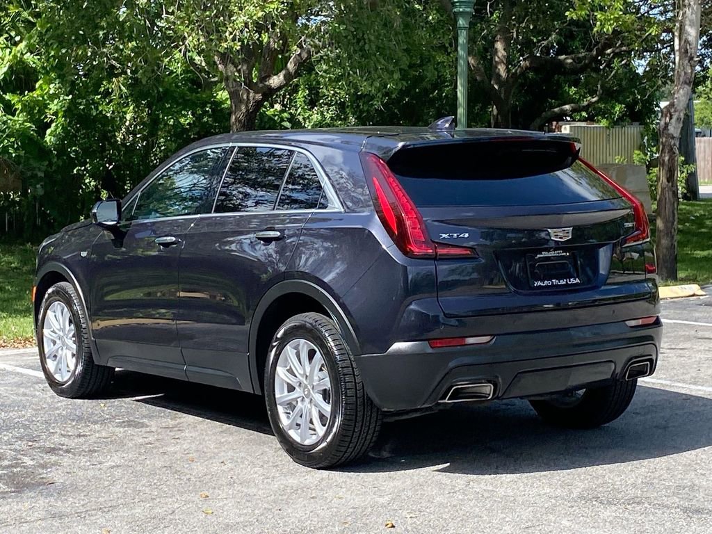 Used 2023 Cadillac XT4 Luxury w/ Cold Weather Package image 5