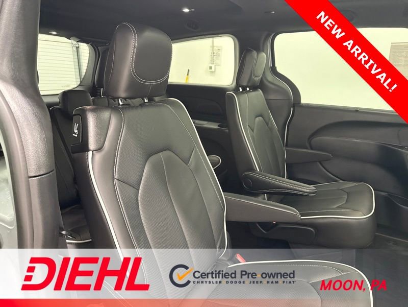 Used 2026 Chrysler Pacifica Limited w/ S Appearance Package AWD/4WD image 13
