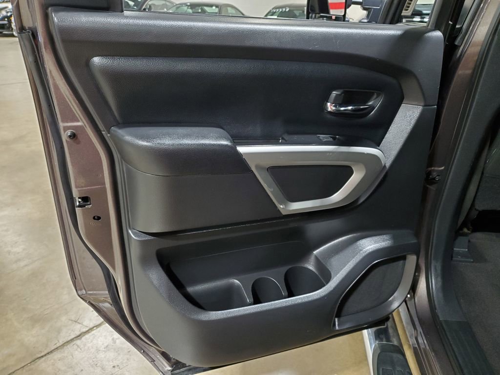 Used 2017 Nissan Titan SV AWD/4WD image 24