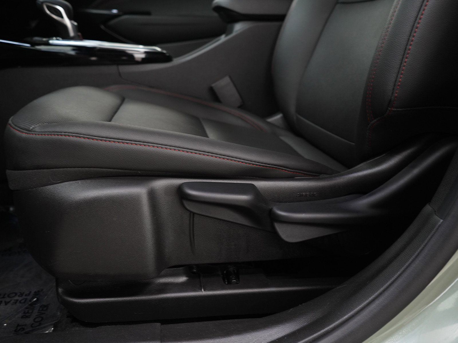 Used 2024 Chevrolet Trax RS w/ Driver Confidence Package FWD image 21