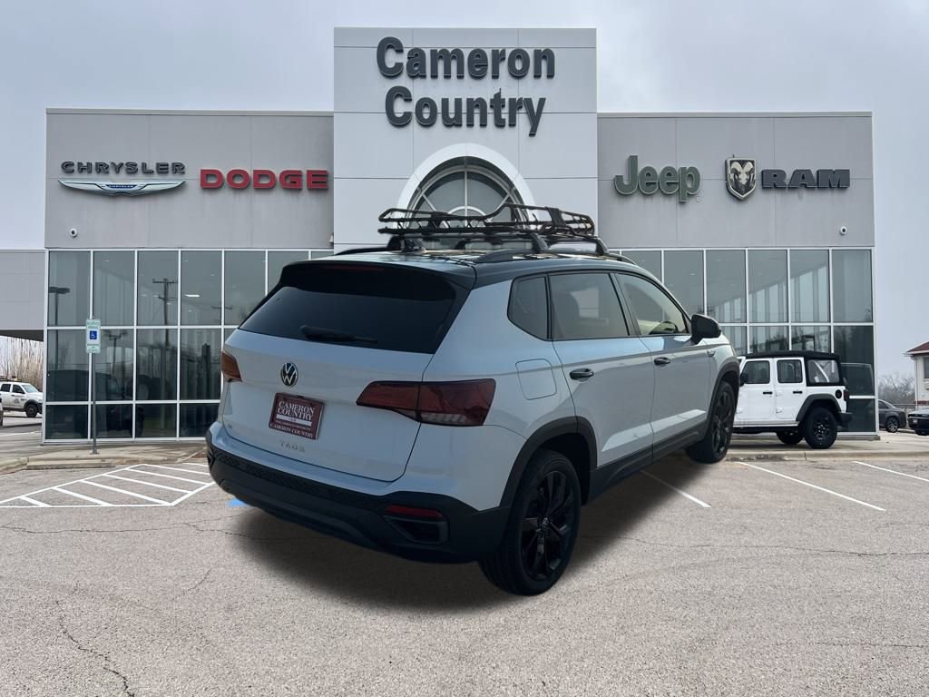 Used 2024 Volkswagen Taos SE image 3