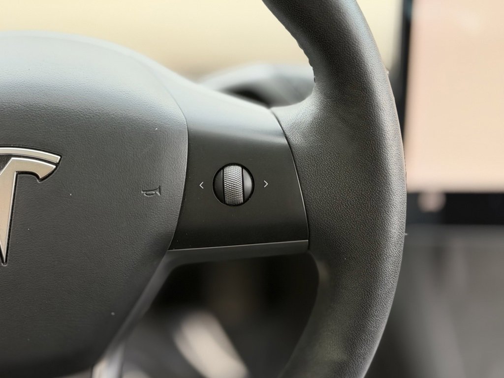 Used 2022 Tesla Model 3 Standard Range image 45