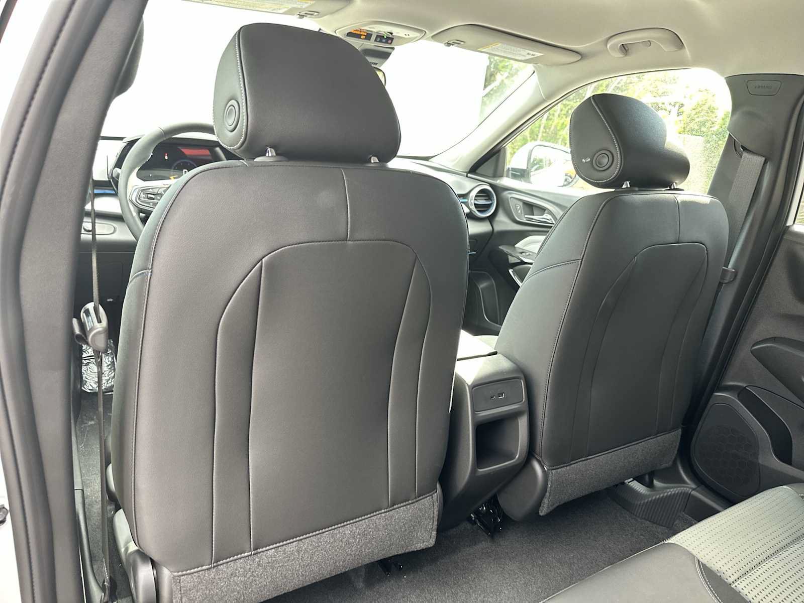 New 2026 Chevrolet Trax LT w/ LT Convenience Package FWD image 16