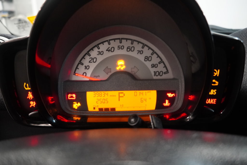 Used 2015 smart fortwo pure RWD image 3