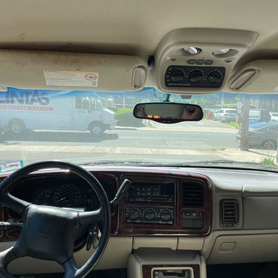 Used 2002 Chevrolet Suburban LT AWD/4WD image 16