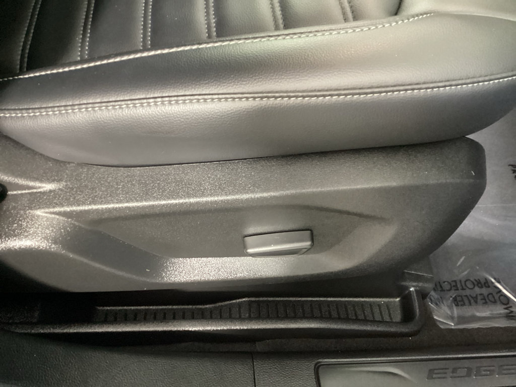 Certified 2023 Ford Edge SEL w/ Convenience Package AWD/4WD image 9