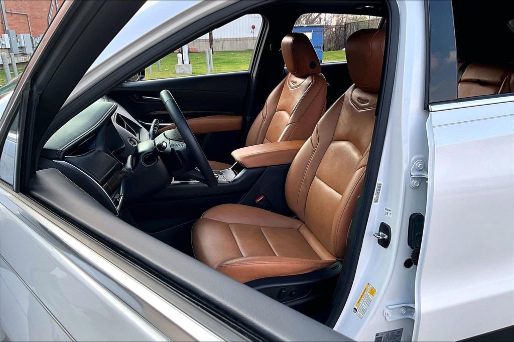 Used 2022 Cadillac XT4 Premium Luxury w/ Cold Weather Package image 32