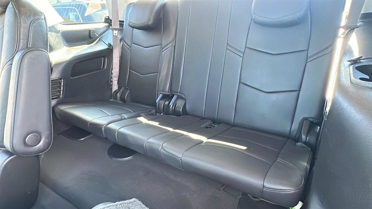 Used 2015 Cadillac Escalade Luxury AWD/4WD image 30