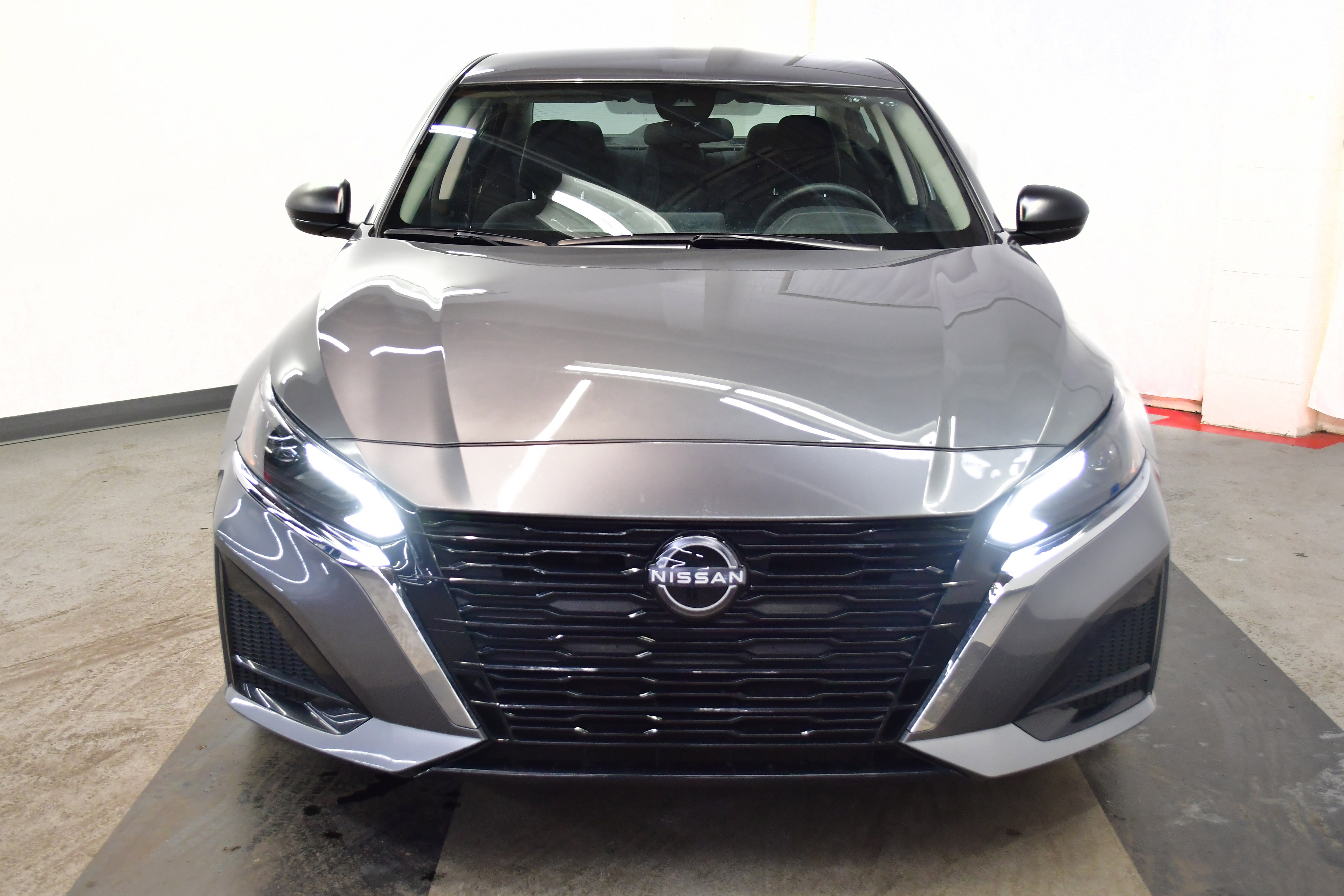 Used 2024 Nissan Altima 2.5 SV image 4