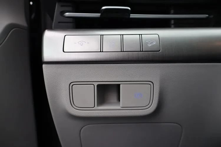 Used 2025 Hyundai Kona SEL FWD image 22