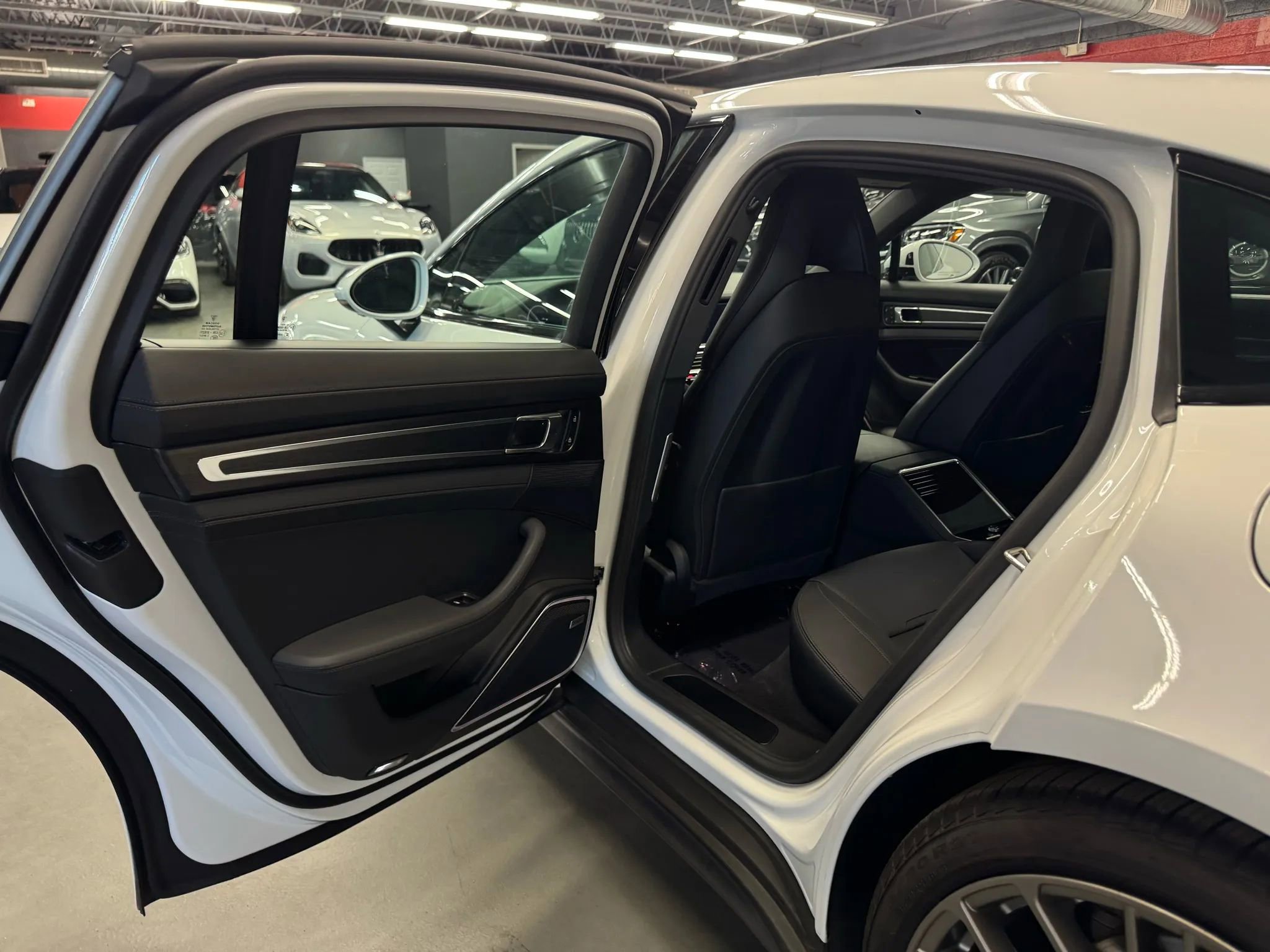 Used 2023 Porsche Panamera 4 Platinum Edition image 20