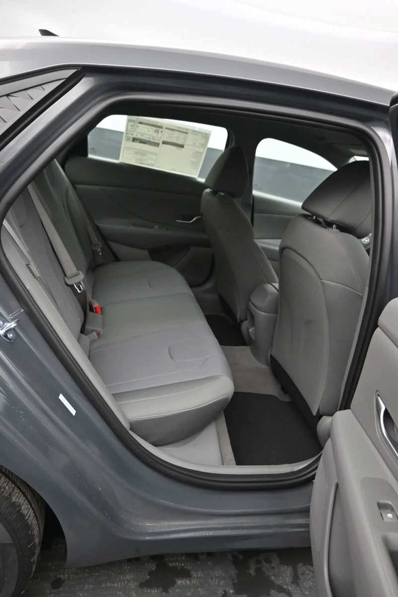 New 2026 Hyundai Elantra SE FWD image 12
