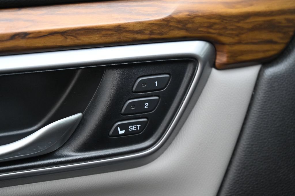 Used 2017 Honda CR-V EX-L image 16