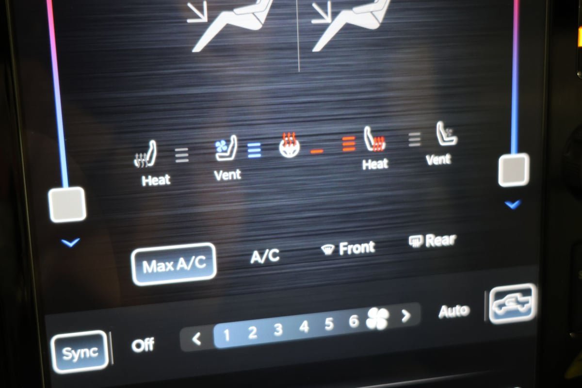 Used 2024 RAM 2500 Laramie w/ Night Edition AWD/4WD image 9