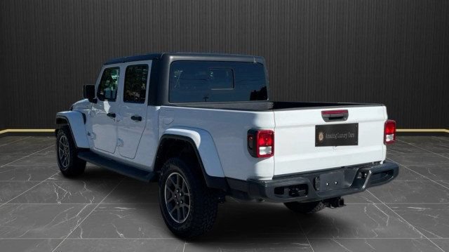 Used 2021 Jeep Gladiator Overland w/ Trailer Tow Package AWD/4WD image 13