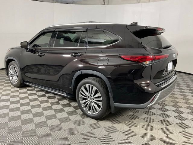 Used 2022 Toyota Highlander Platinum image 4