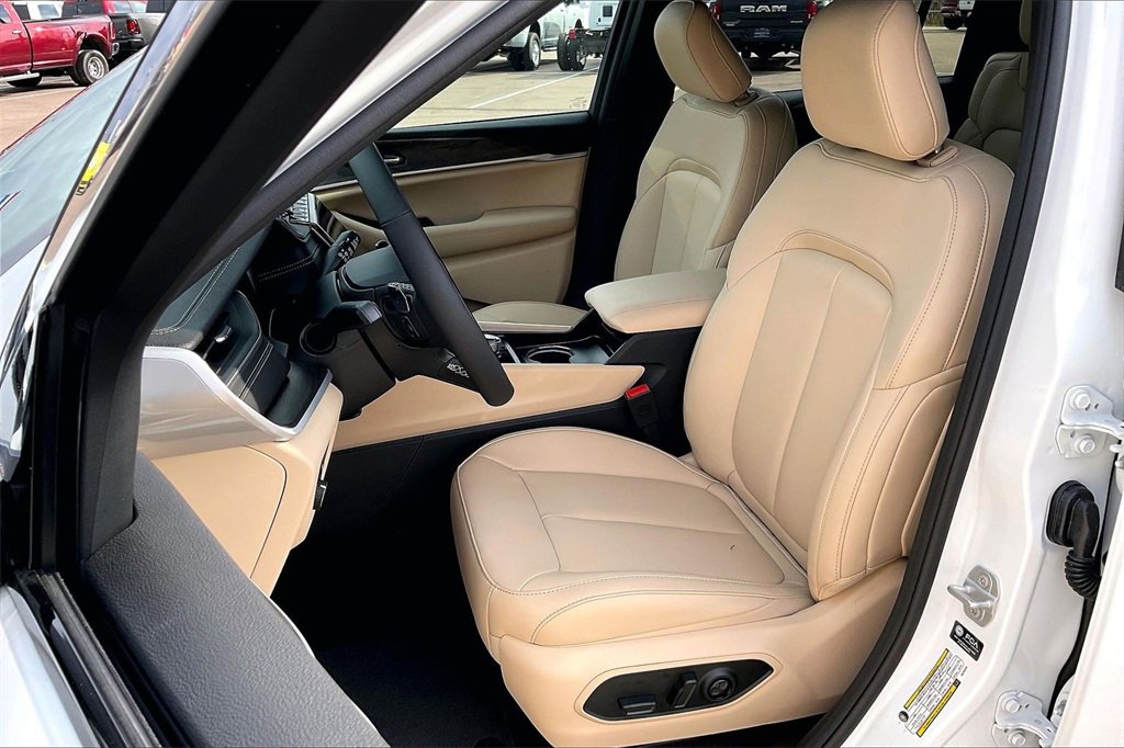 New 2025 Jeep Grand Cherokee L Limited image 9