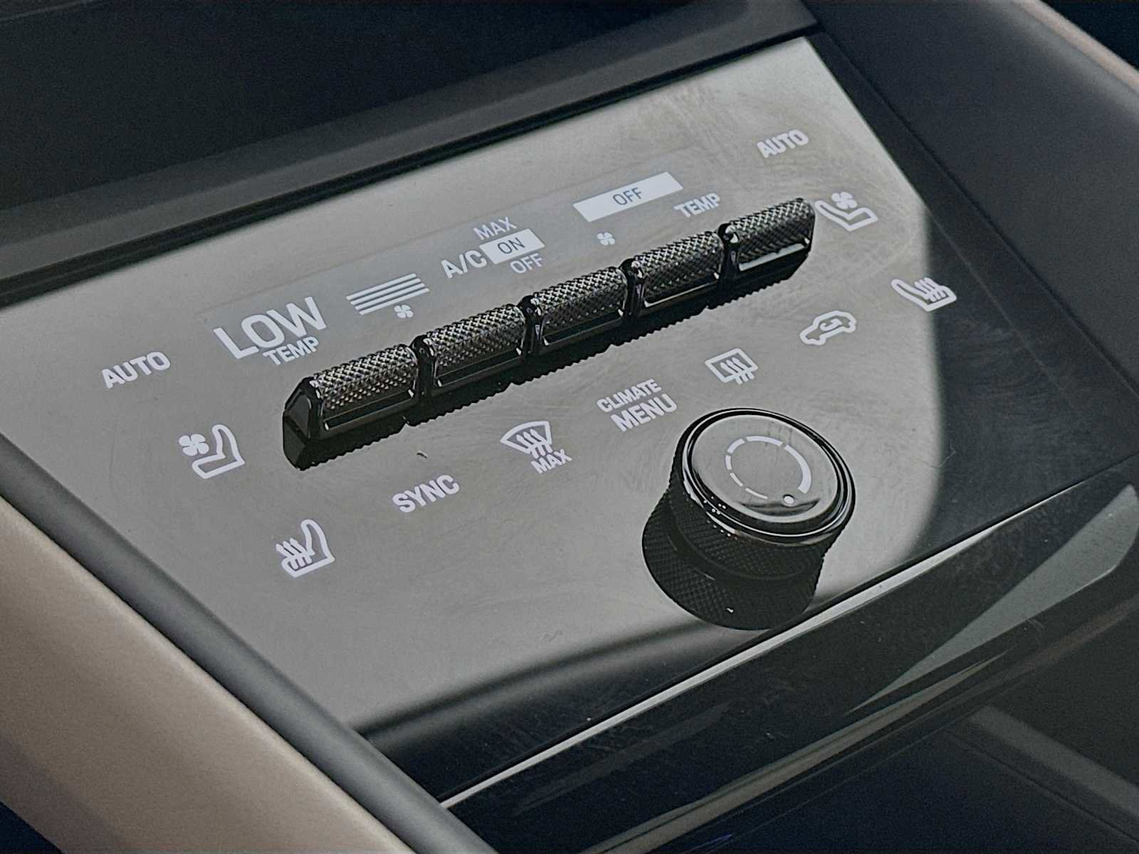 Certified 2025 Porsche Macan 4S Electric image 22