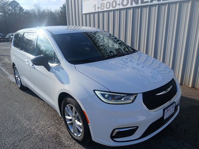 New 2026 Chrysler Pacifica Select image 1