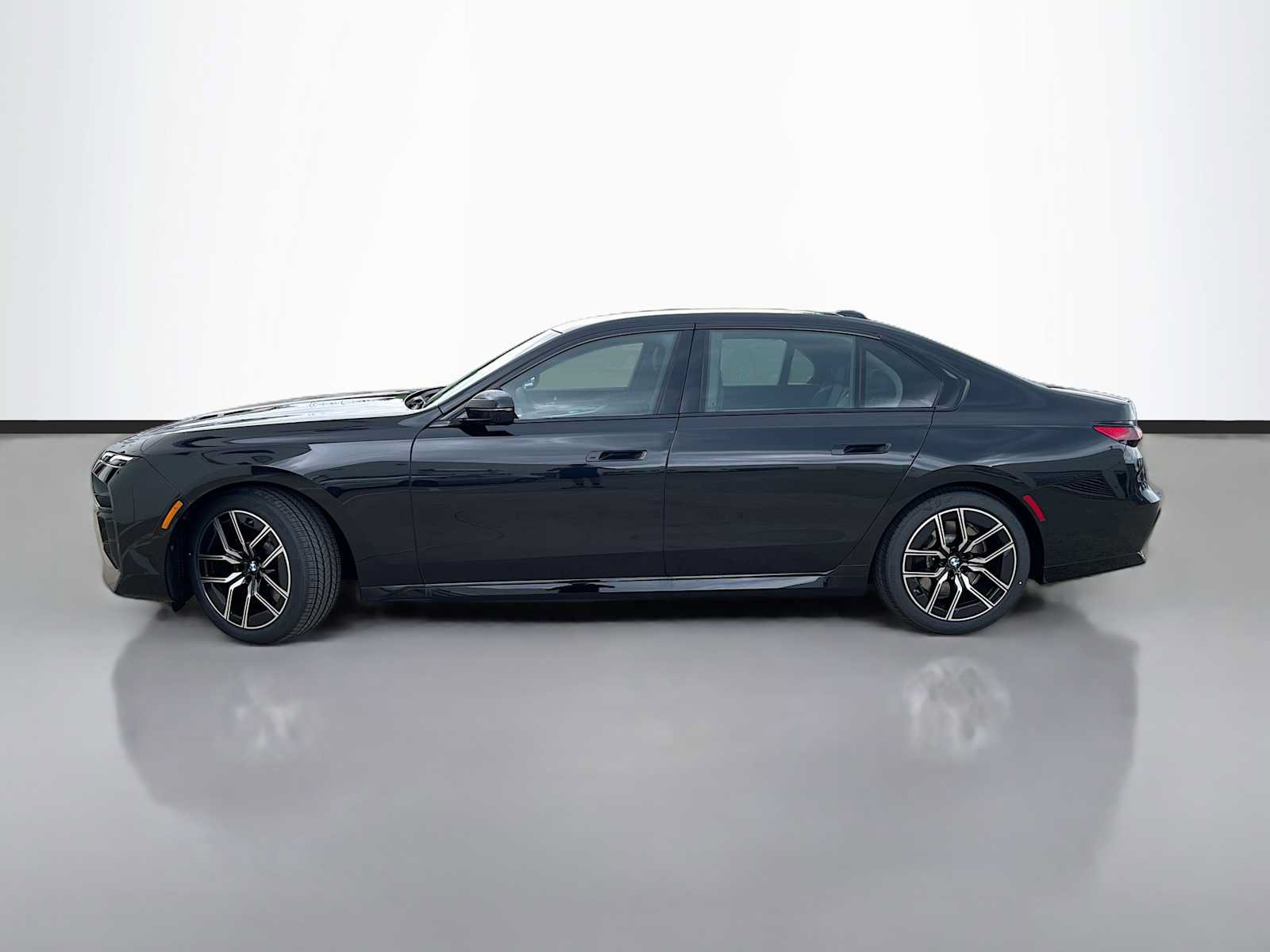 Used 2026 BMW 740i xDrive w/ Premium Package AWD/4WD image 5