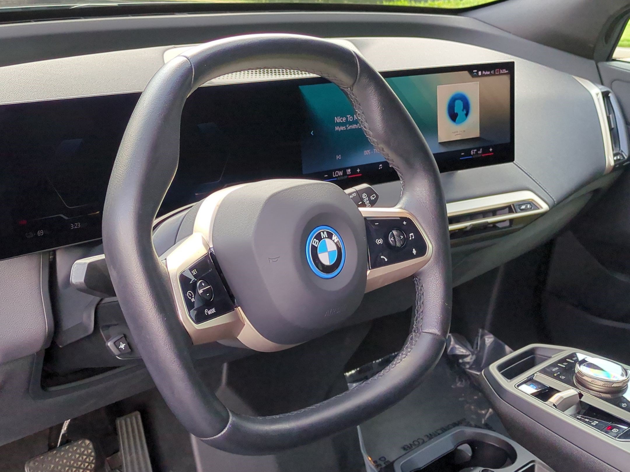 Certified 2024 BMW iX xDrive50 w/ Premium Package AWD/4WD image 18