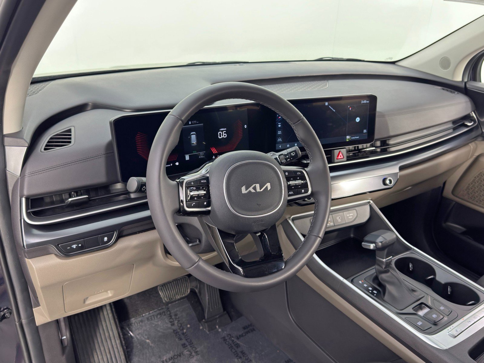 Used 2025 Kia Carnival FWD image 13