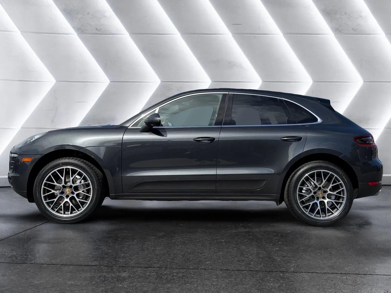 Used 2018 Porsche Macan S AWD/4WD image 2