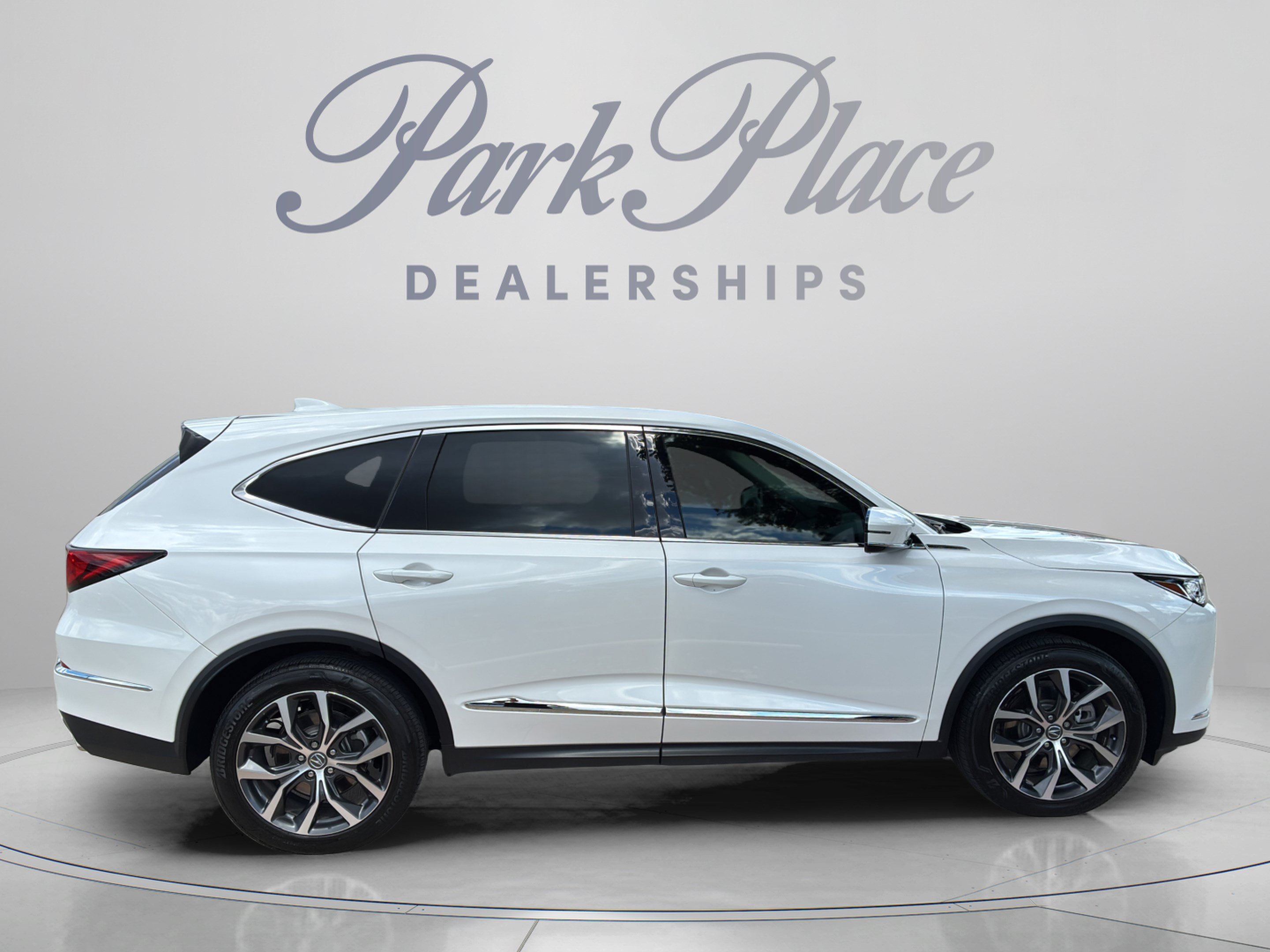 Used 2024 Acura MDX SH-AWD w/ Technology Package image 7