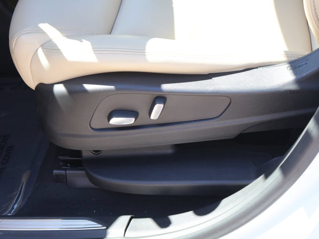 Used 2017 Cadillac XT5 FWD image 23