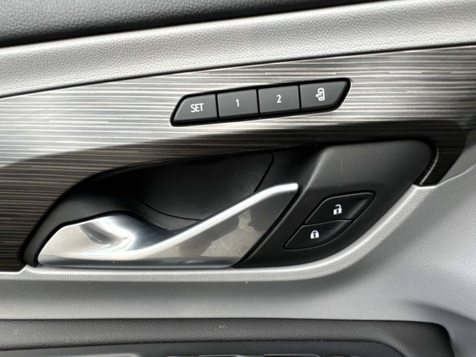 Used 2022 GMC Terrain SLT w/ LPO, Floor Liner Package FWD image 21