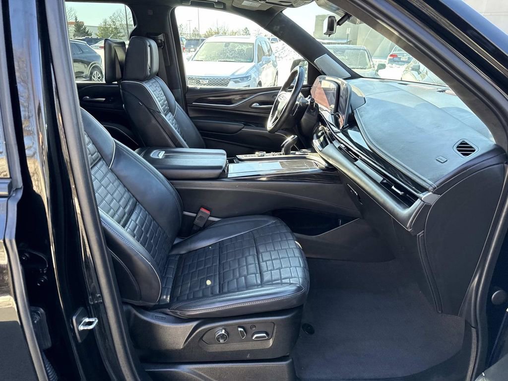 Certified 2023 Cadillac Escalade ESV V w/ LPO, ONYX Package image 9