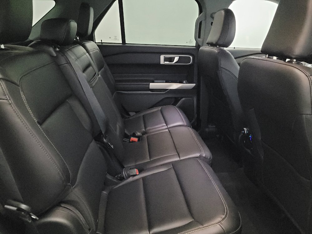 Used 2022 Ford Explorer XLT w/ Equipment Group 202A AWD/4WD image 19
