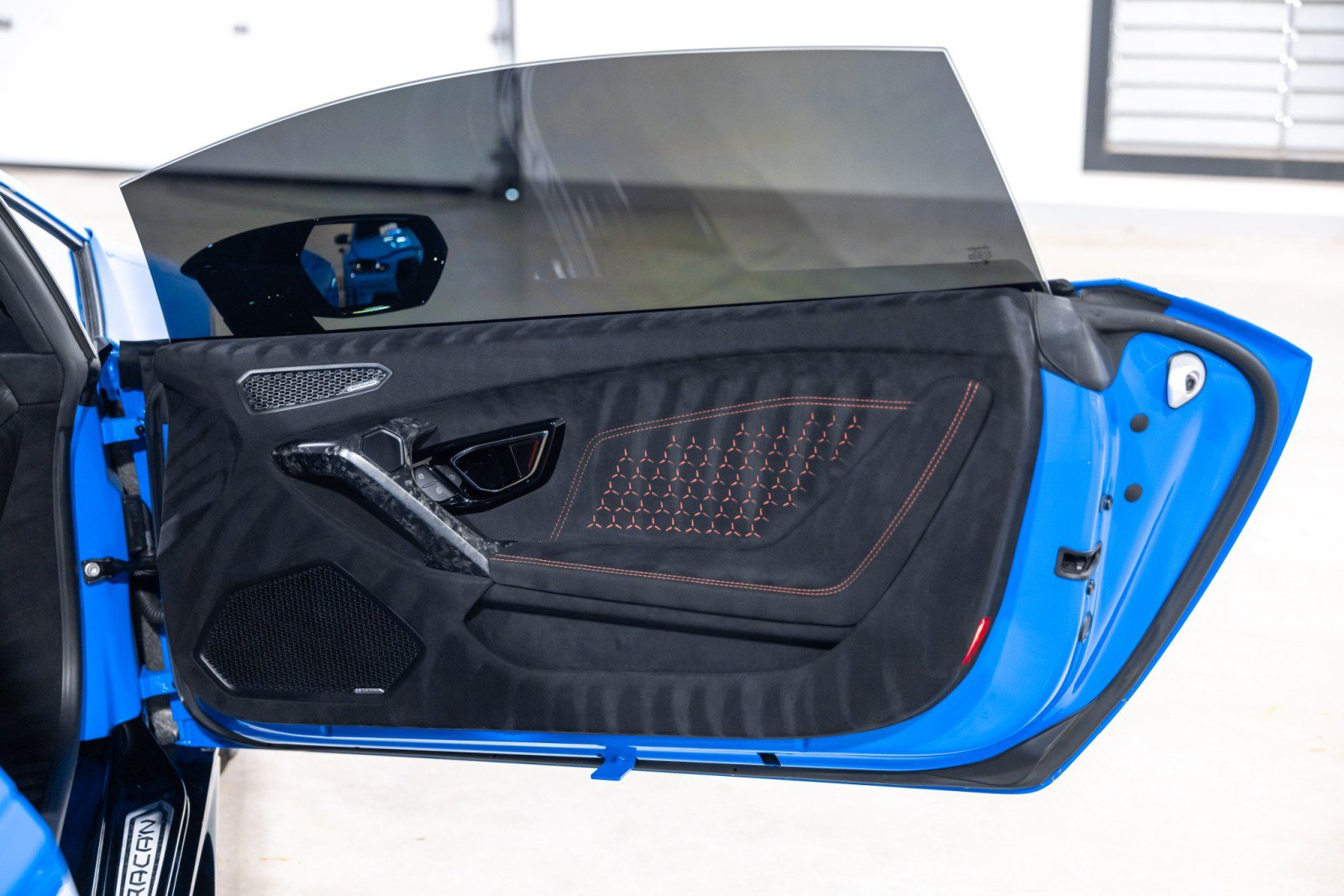 Used 2018 Lamborghini Huracan Performante AWD/4WD image 31