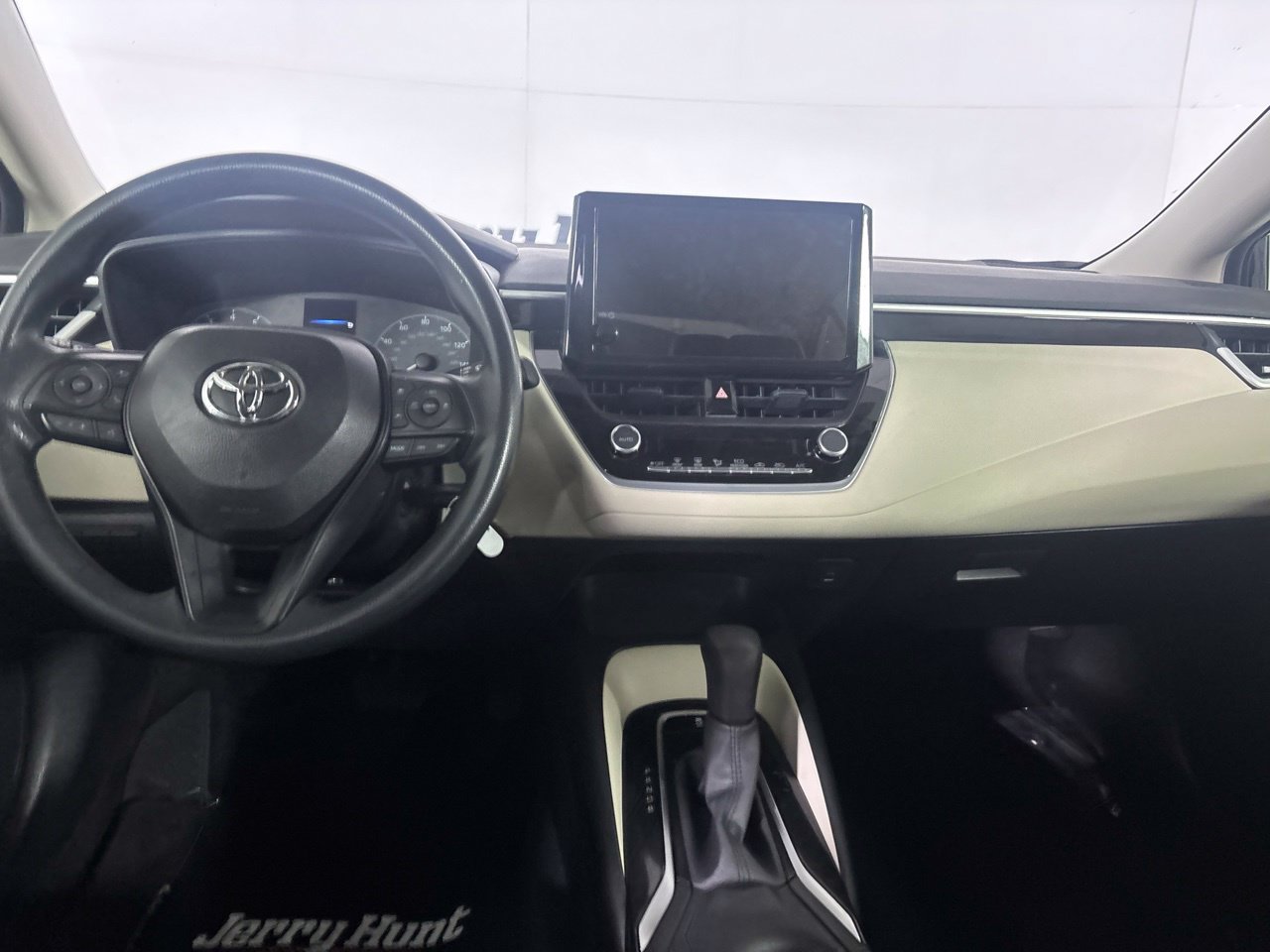 Used 2025 Toyota Corolla LE FWD image 24