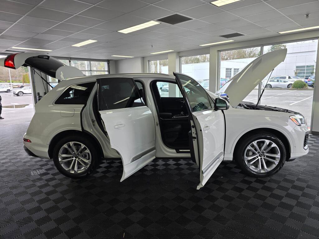 Used 2025 Audi Q7 3.0T Premium Plus AWD/4WD image 17